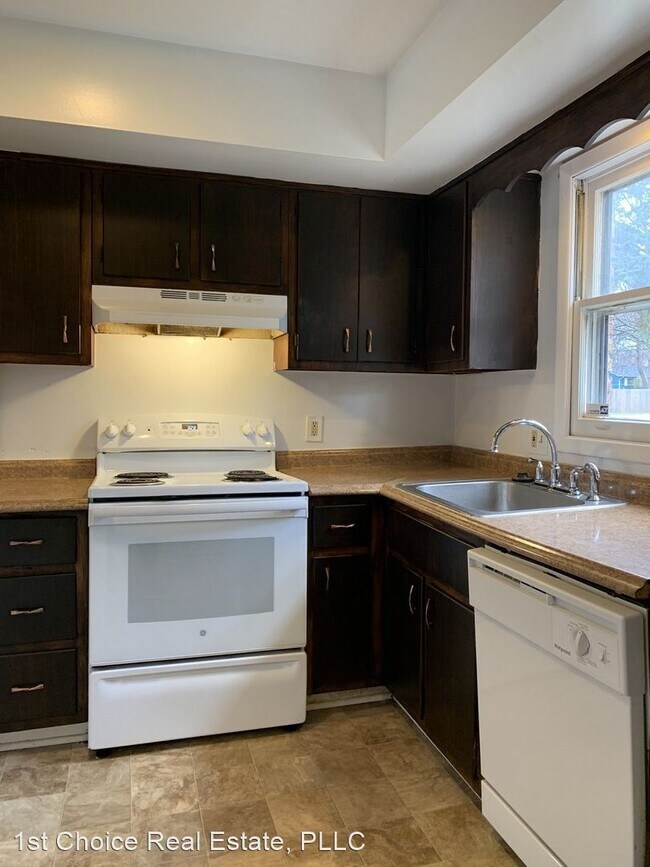 Building Photo - 3 br, 1.5 bath House - 3700 Malibu