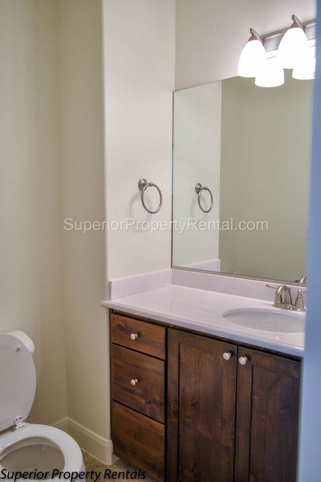 Building Photo - 4 bed, 2.5 bath home, 2 car garage with a large yard/ Pet friendly