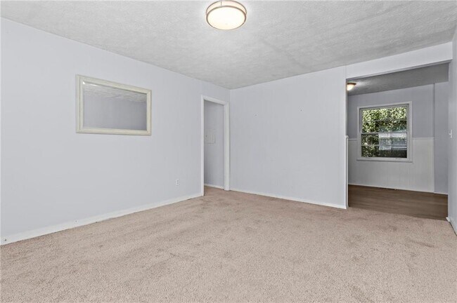 Building Photo - 2560 Walton Way SW