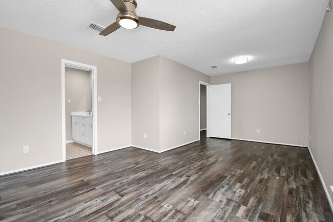 Building Photo - 13002 Kingsmill Dr