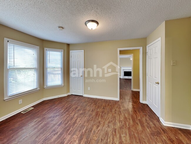 Building Photo - 4825 Old Field Dr NE