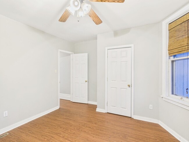 Building Photo - 3 Bedroom Single Family Home on Delaware St.