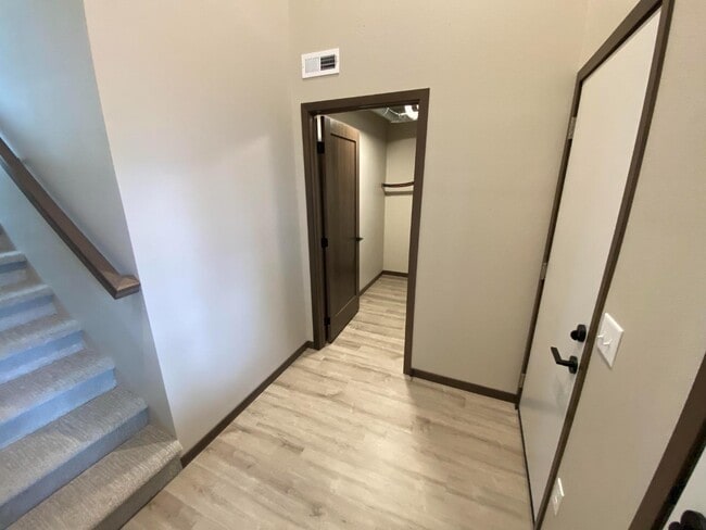 Building Photo - 216 S Elmwood Ave