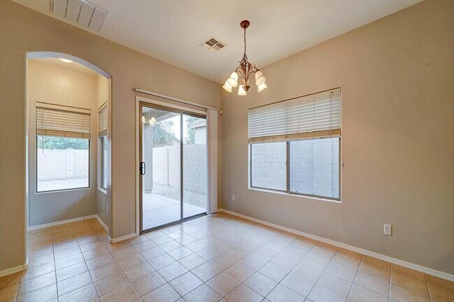 Building Photo - 44811 Paraiso Ln