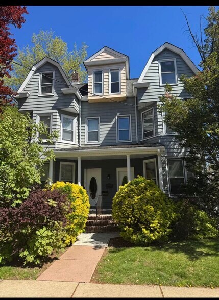 Building Photo - 98 Hillside Ave