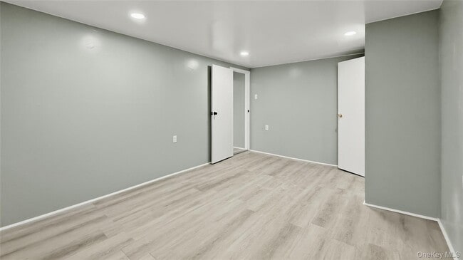 Building Photo - 429 S 3rd Ave