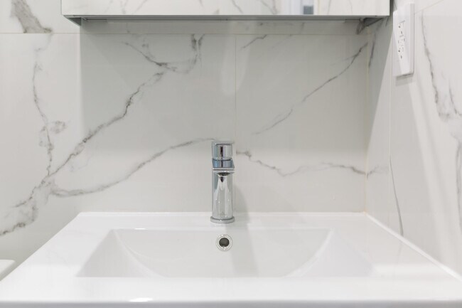 Building Photo - 979 3rd Ave