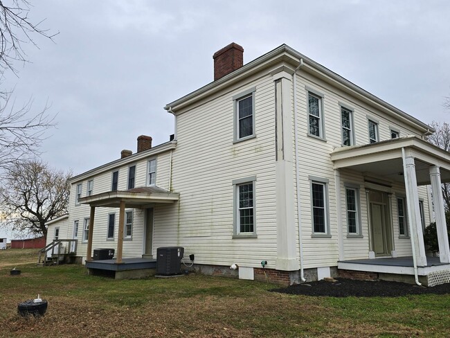 Building Photo - 3 Bedroom 1.5 Bath Located in Middletown