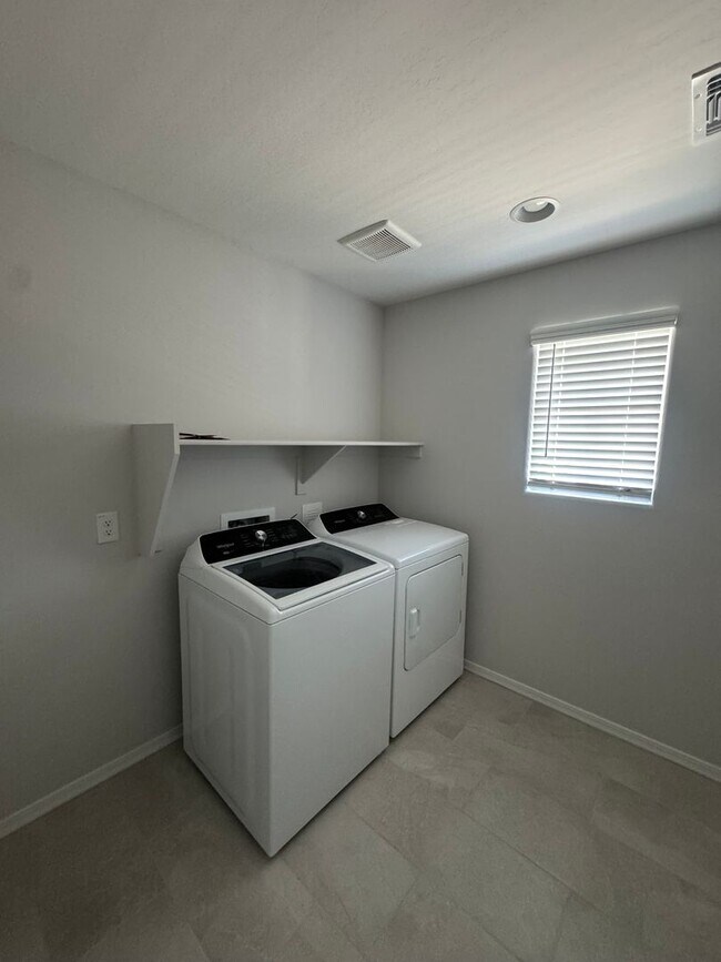 Building Photo - 16510 W Whispering Wind Dr