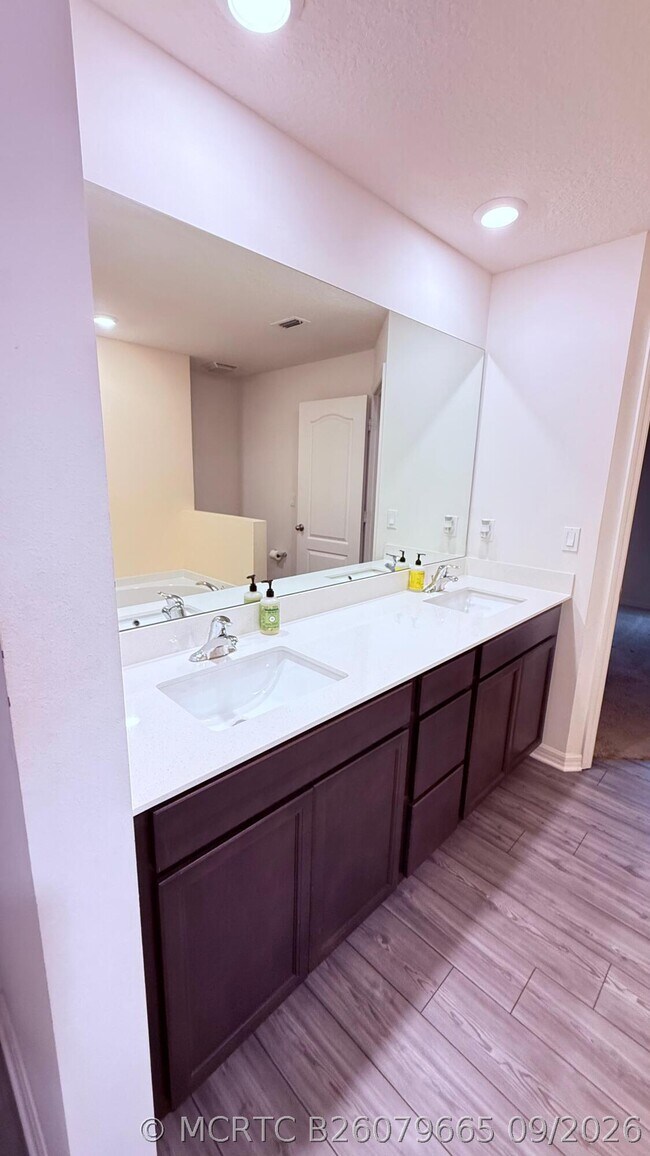 Building Photo - 5361 Imagination Dr