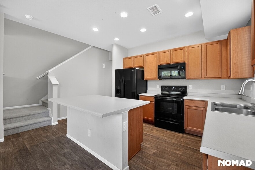 Building Photo - 16041 E Elk Dr