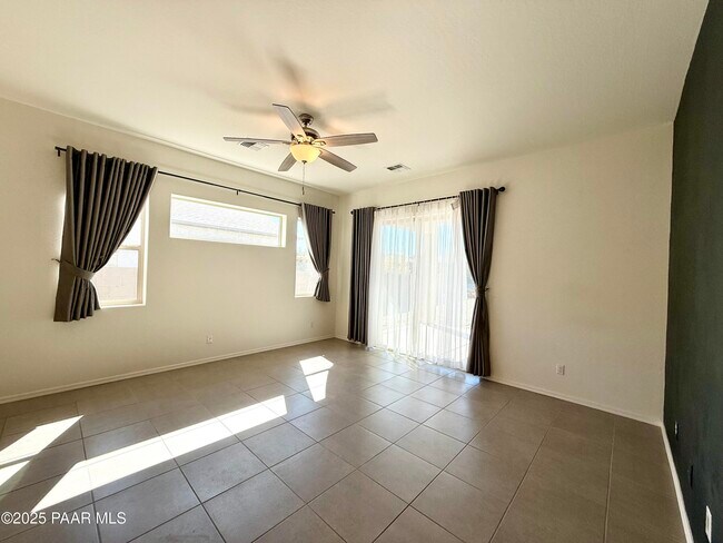 Building Photo - 5234 N Elliot Ave