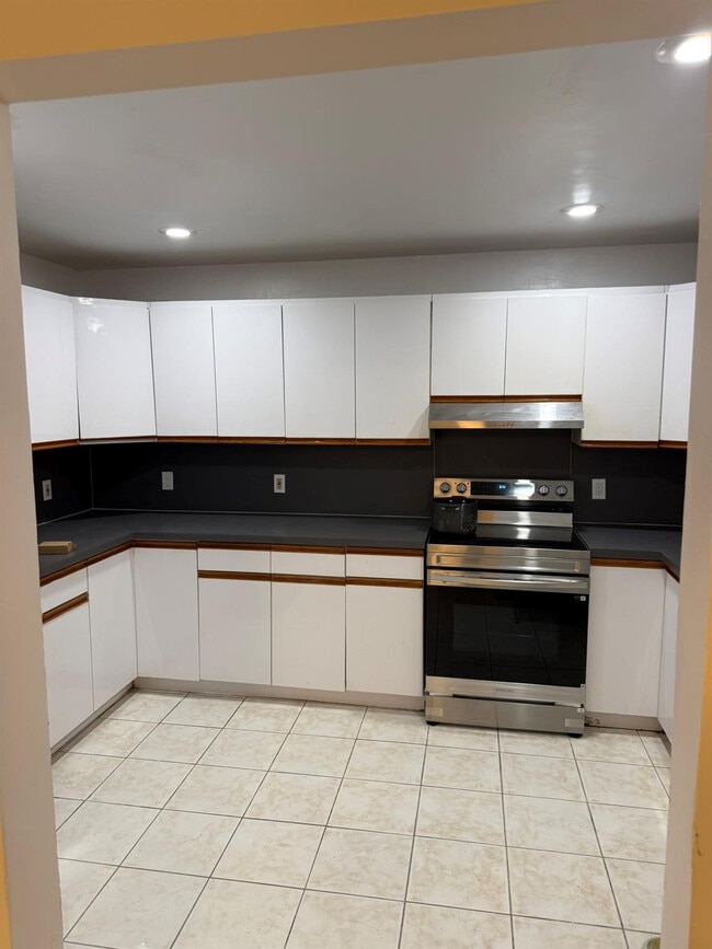 Building Photo - 429 NW 15th Ave