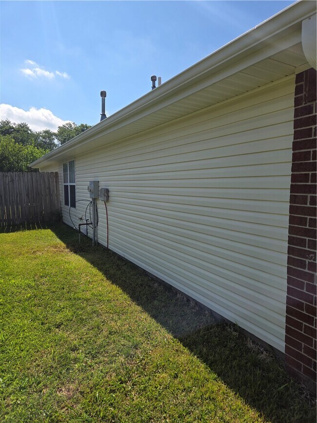 Building Photo - 1703 N Valor
