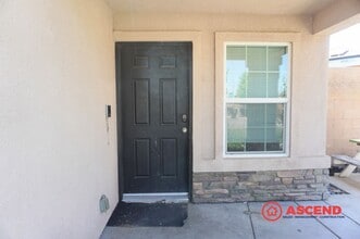 Building Photo - Spacious 3 Bed / 2.5 Bath Home with Solar,  & Fruit Trees - Makes Perfect Family home!