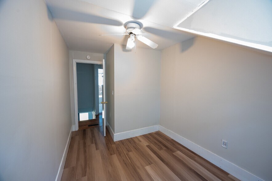 Building Photo - 977 Riverside Dr