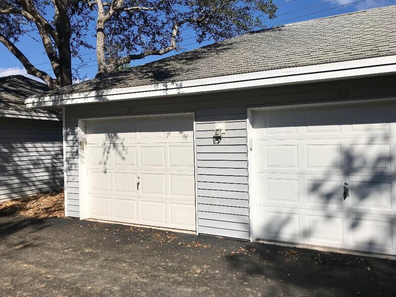 Building Photo - 1300 Misty Pines Cir