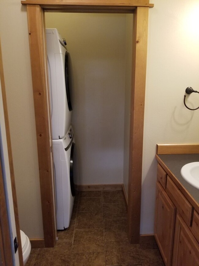 Building Photo - Adorable 2 Bedroom House- Great Location!