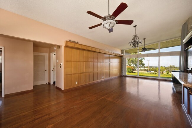 Building Photo - Luxury Living with Stunning 360-Degree Vie...