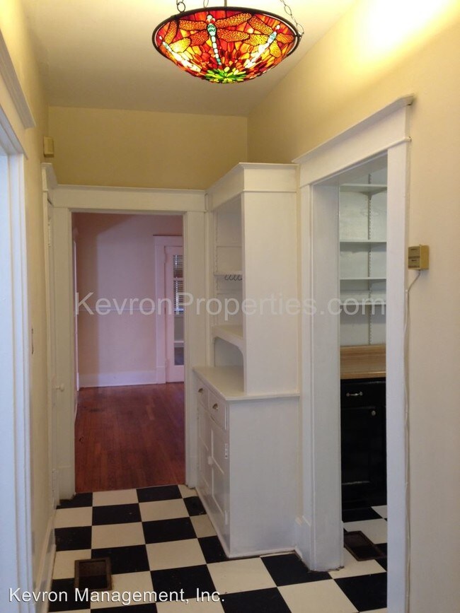 Building Photo - 3 br, 1 bath Apartment - 1563 Poplar Avenue