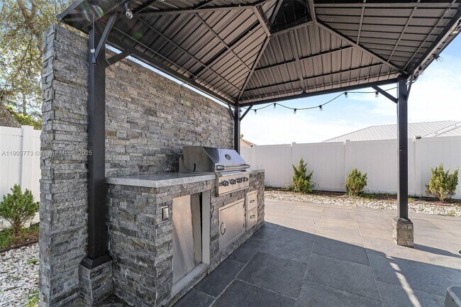 Building Photo - 4609 SW Pearl St