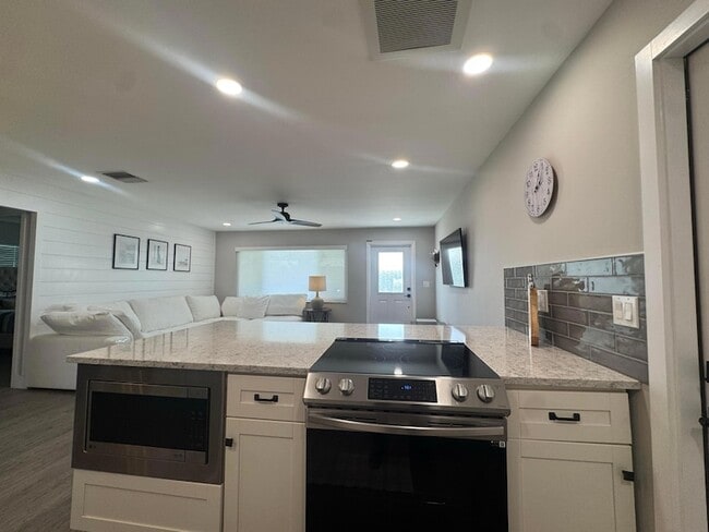 Building Photo - 108 SW 9th St