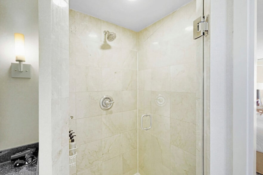 Building Photo - 18001 Collins Ave