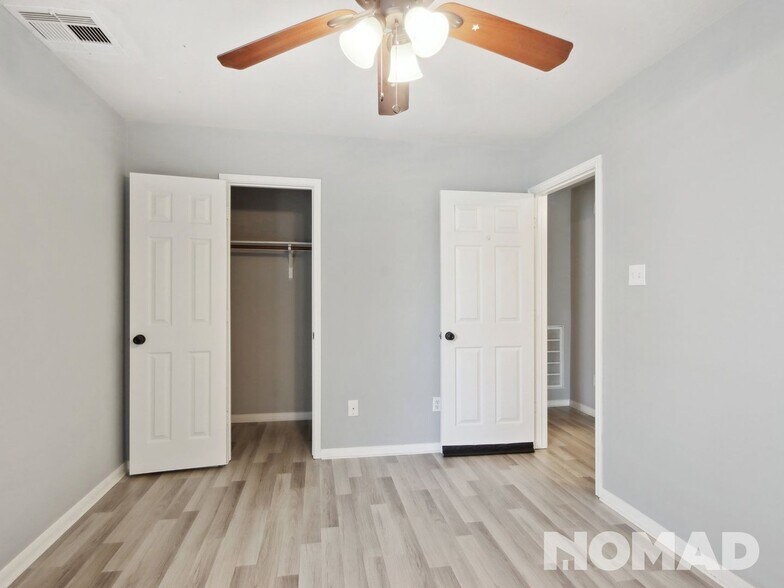 Building Photo - 14119 Maximos Dr