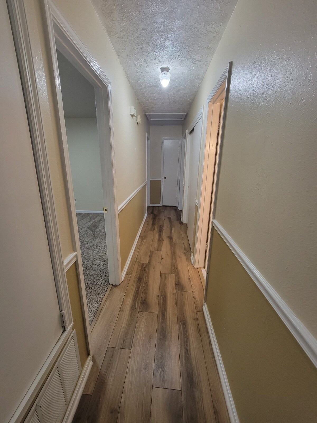 Building Photo - 3727 Greentree Pl