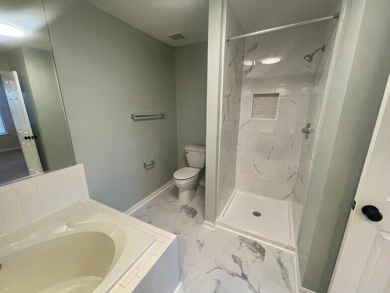 Building Photo - 16 Regency Dr