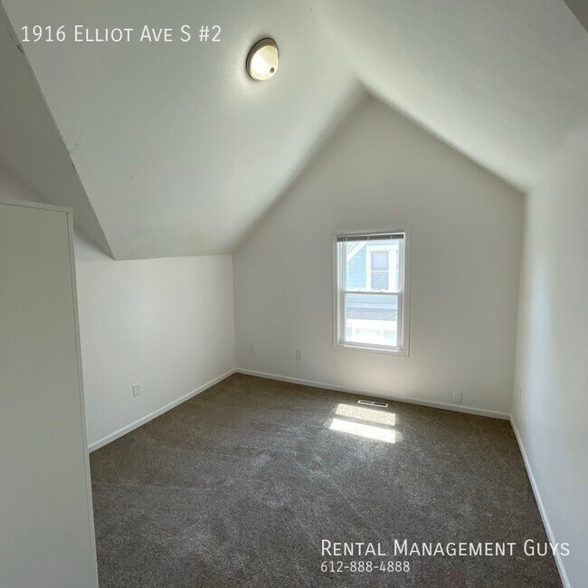 Building Photo - 1916 Elliot Ave