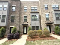 Building Photo - 324 Chattooga Wy