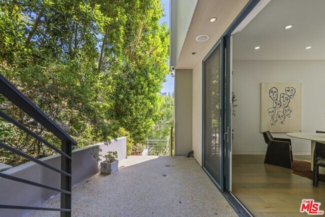 Building Photo - 2756 Westshire Dr