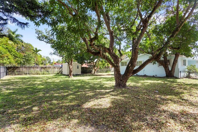 Building Photo - 12905 NE 4th Ave