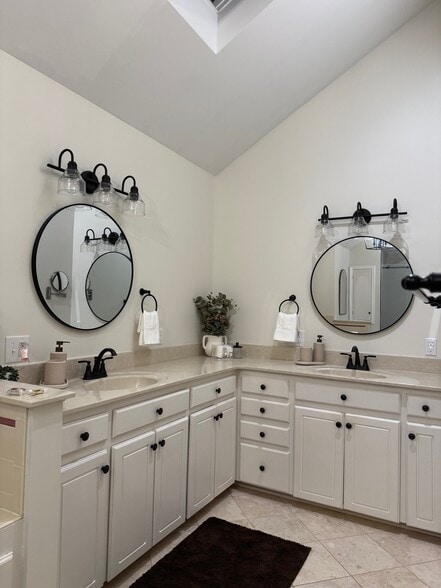 Primary Bath - 3912 Faculty Dr