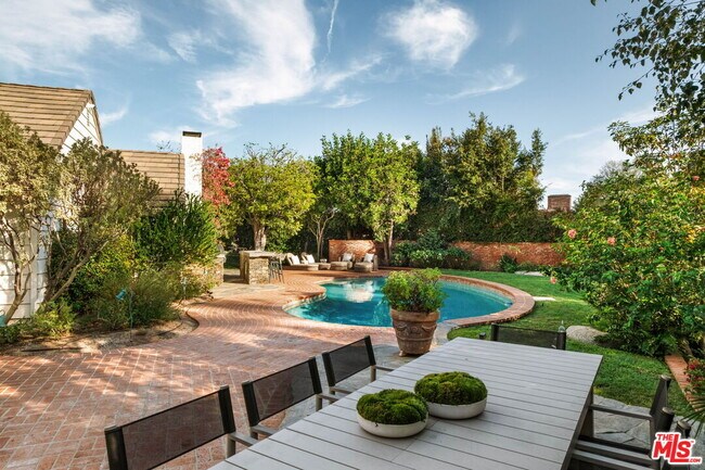 Building Photo - 251 N Layton Dr