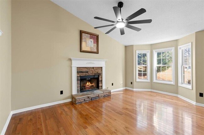 Building Photo - 585 Bethany Woods Dr