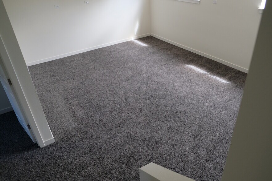 huge den for movies and gaming! - 6114 S 126th Pl