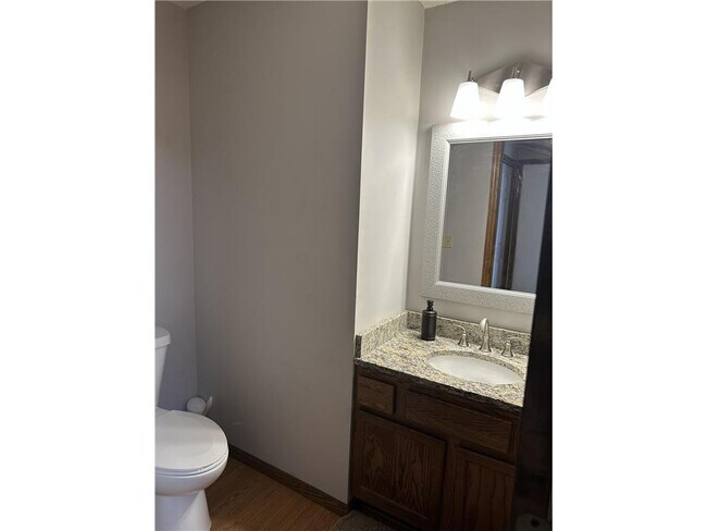 Building Photo - 1122 Pecks Woods Dr