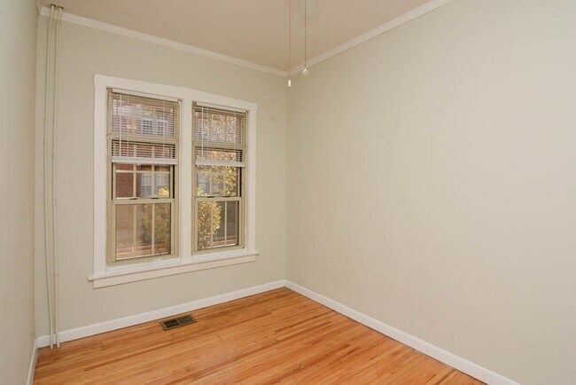 Building Photo - 629.5 W Barry Ave