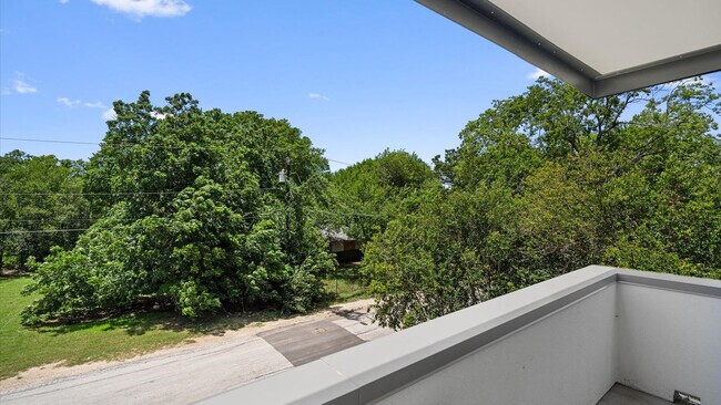 Building Photo - 5515 Humming Bird Ln