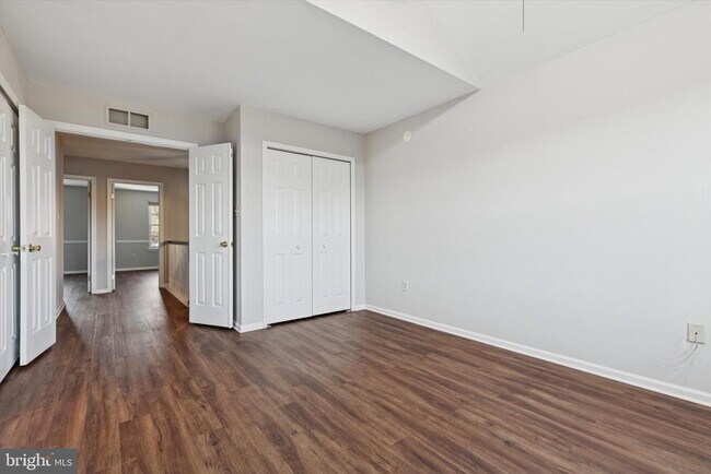 Building Photo - 270 Deer Run Ct