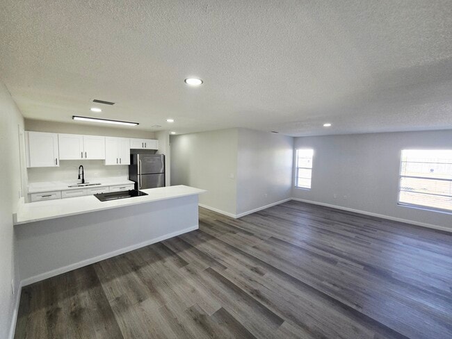 Building Photo - 843 42nd St S