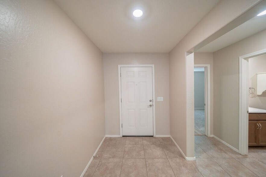 Building Photo - 26879 N 173rd Ln