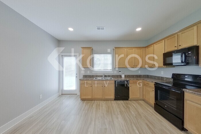 Building Photo - 165 Maple Leaf Dr