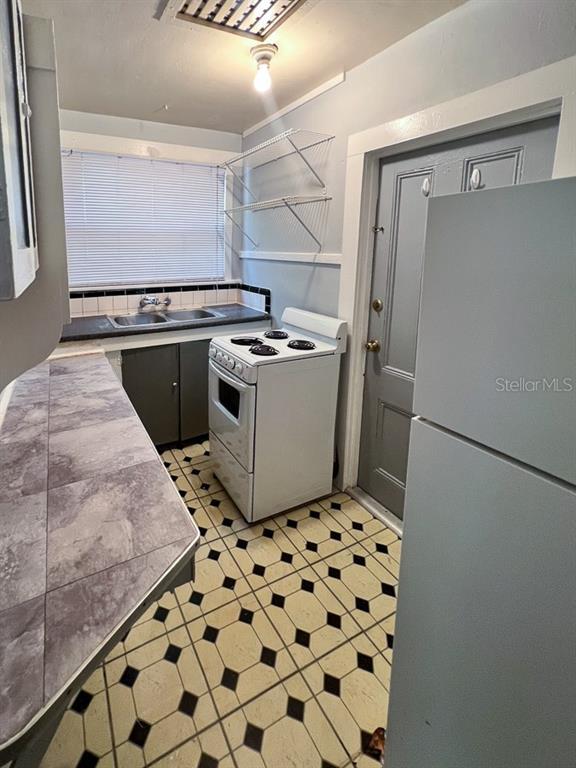 Building Photo - 312 NE 2nd Ave