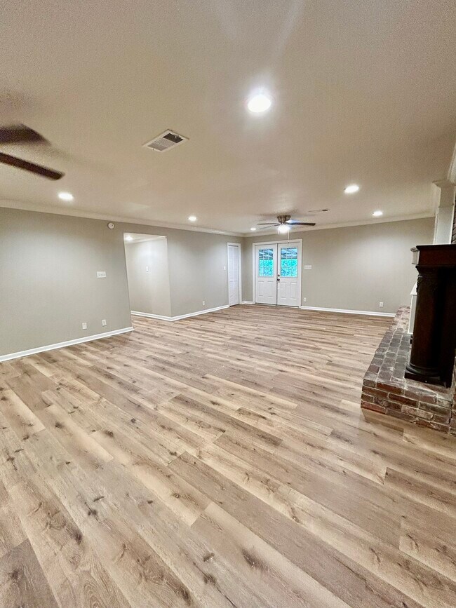Building Photo - 202 Carter Dr