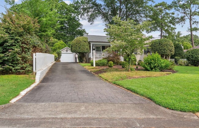 Building Photo - Charming Raleigh Retreat: 4-Bedroom Haven ...