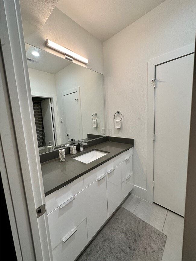 Building Photo - 6642 Del Rio St