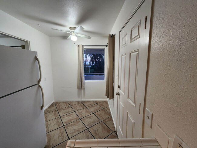Building Photo - FIRST MONTH FREE! 1 Bedroom Apt, Upstairs ...